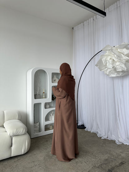 Closed cappuccino abaya